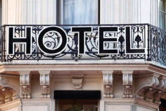 Hôtel 15ᵉ arrondissement : le nouvel art de la détente entre spa, bar convivial et chambres design !